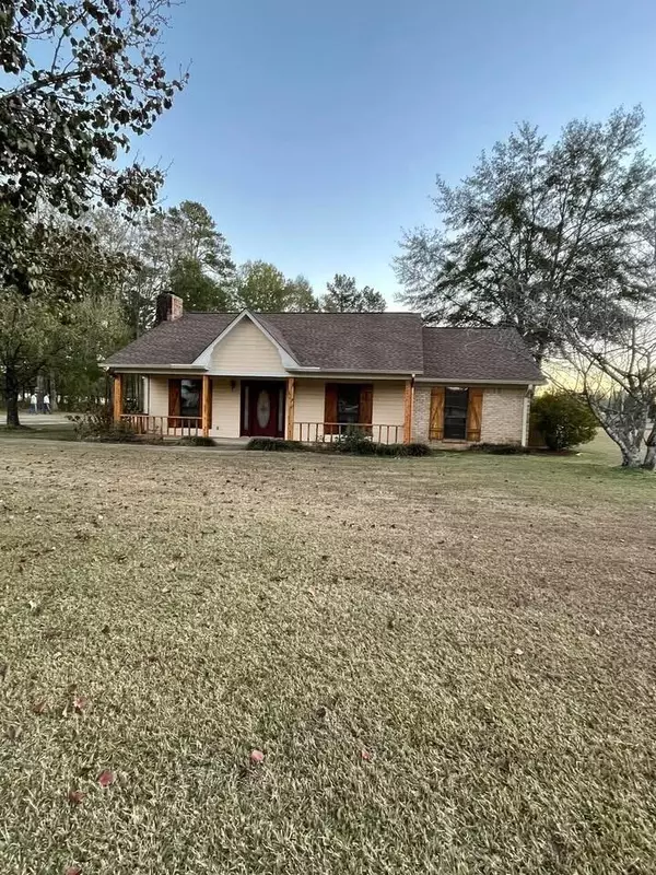 Amory, MS 38821,60062 Country Ln.