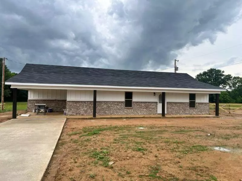 779 N Jefferson St., Houston, MS 38851