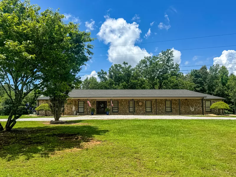 207 Cheney Road, Thaxton, MS 38871