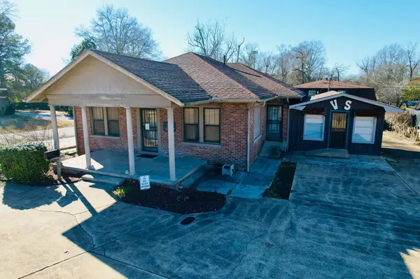 Booneville, MS 38829,303 S 2nd