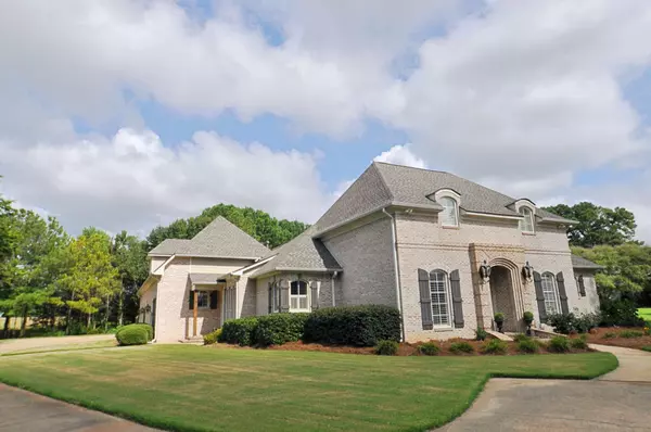 Tupelo, MS 38801,919 Dogwood Cv.