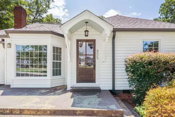 Booneville, MS 38829,805 W College St.