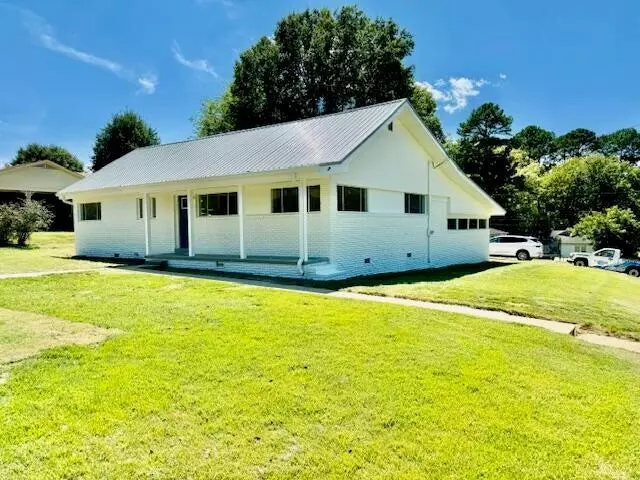 101 Comer, Booneville, MS 38829