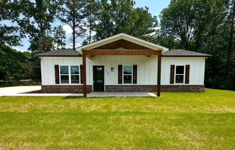 732 Rd 1349, Mooreville, MS 38857