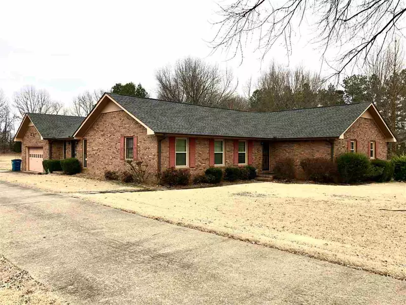 204 COUNTRY LAKE DR, Covington, TN 38019