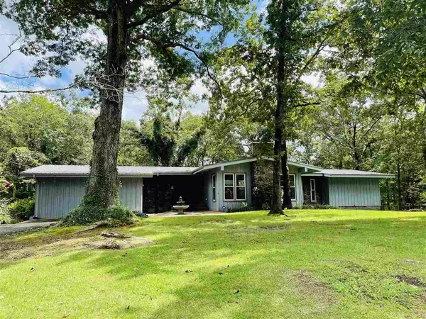 281 MOLLIE DR, Selmer, TN 38375