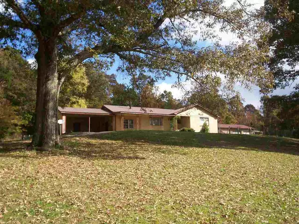 5425 PINE TOP RD, Henderson, TN 38340