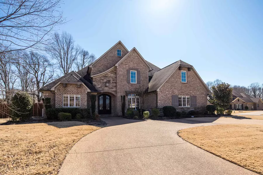 10 GREEN CORAL CV, Jackson, TN 38305