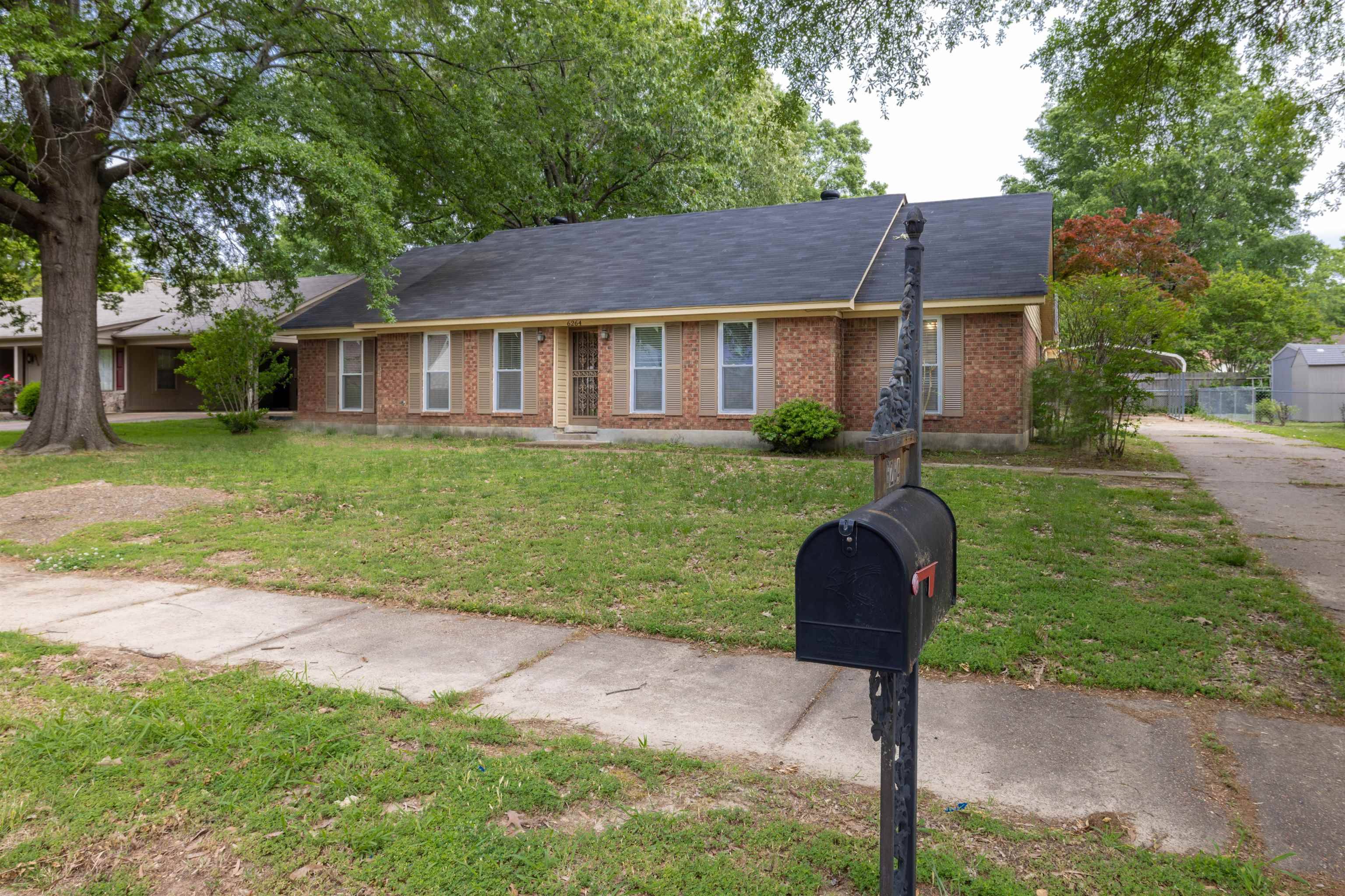 6264 SKYLIGHT DR, Bartlett, TN 38135