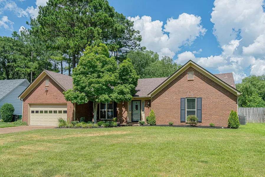 1692 GOLDEN FIELDS DR, Germantown, TN 38138