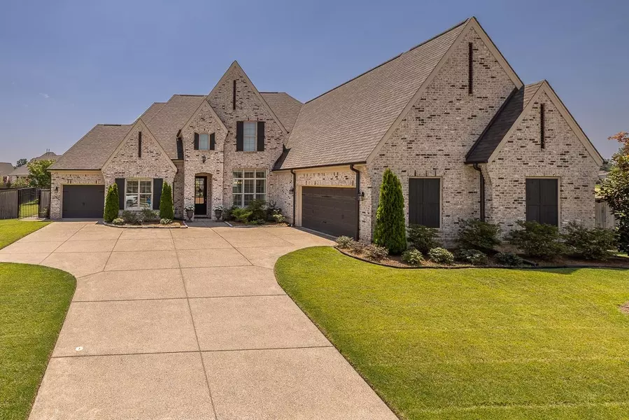 652 CEDAR SHADOWS CIR E, Collierville, TN 38017