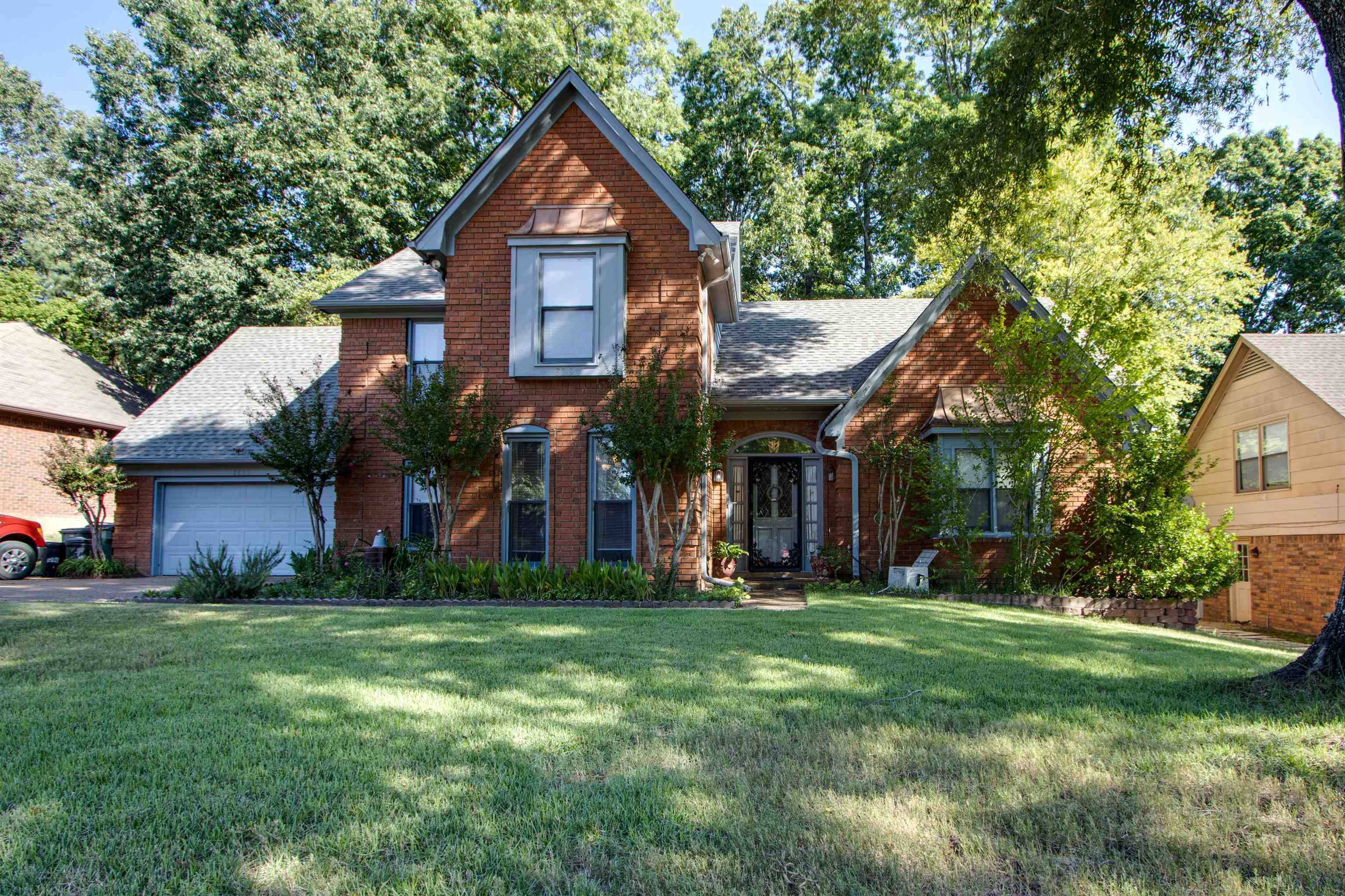 8680 GRANDBURY PL, Memphis, TN 38016