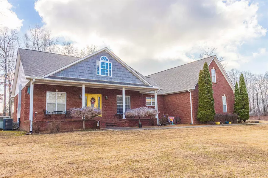 18 RED OAK CV, Selmer, TN 38375