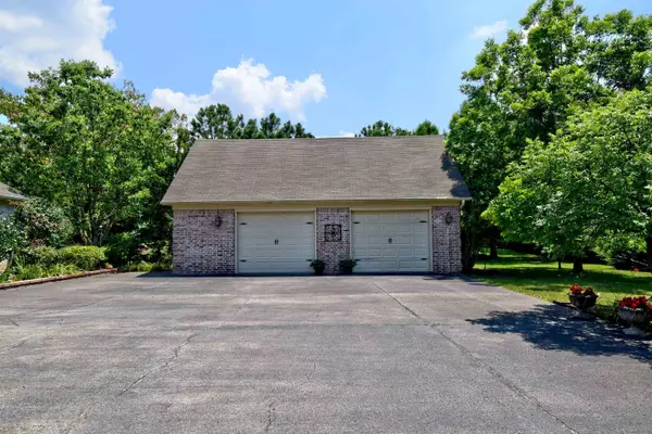 Oakland, TN 38060,100 CROOKED CREEK DR