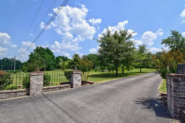 Oakland, TN 38060,100 CROOKED CREEK DR