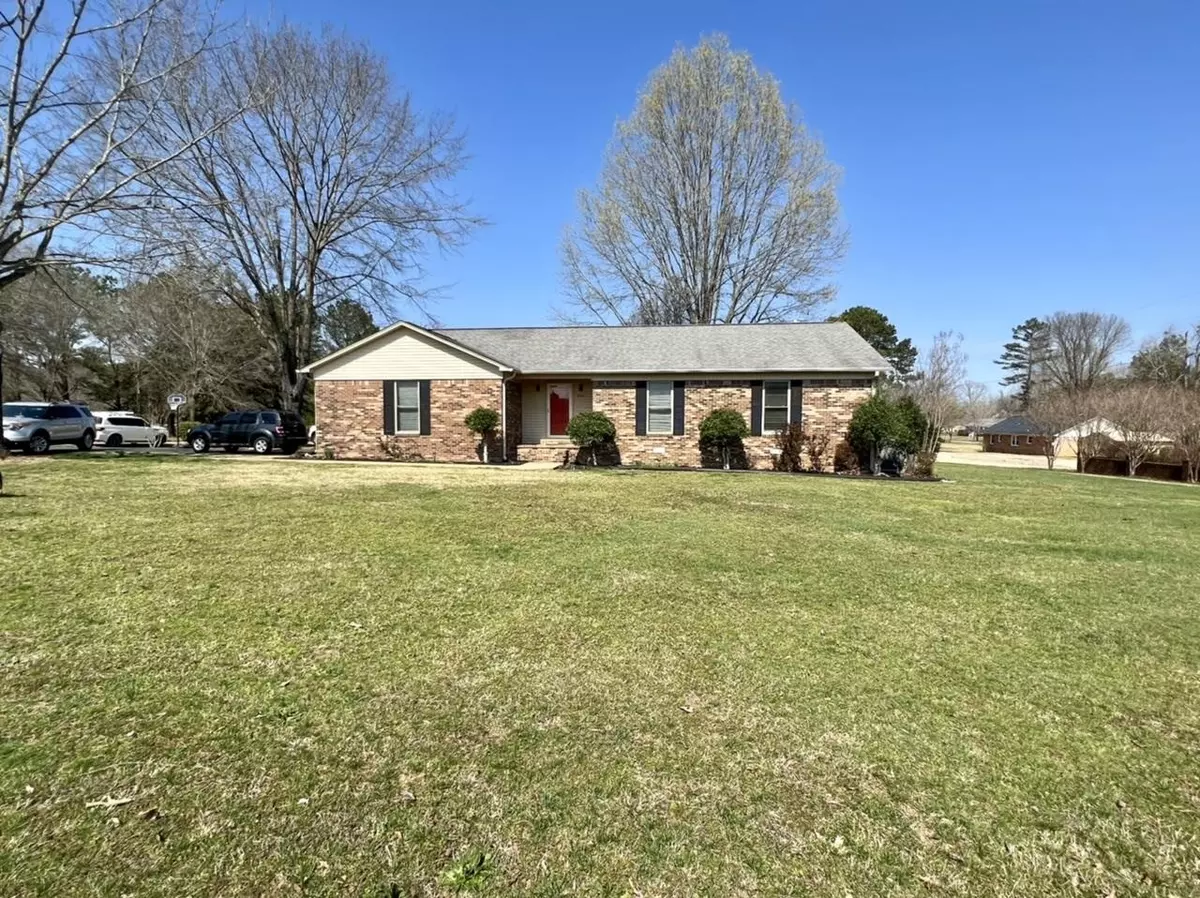 Adamsville, TN 38310,606 DUREN DR