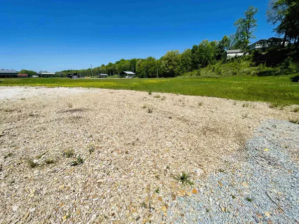 Clifton, TN 38425,988 WC PICKETT RD