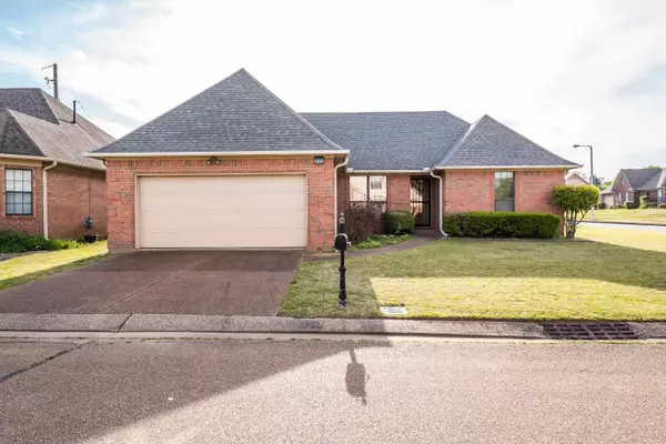 6881 BAYWOOD CV, Millington, TN 38053