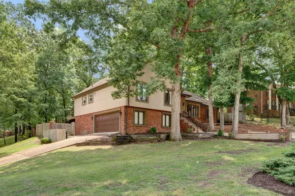 Germantown, TN 38138,2604 HEATHERBROOK LN