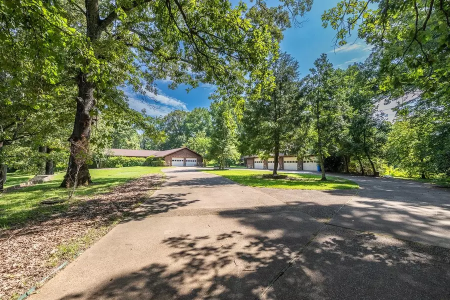 5520 JORDAN DR, Horn Lake, MS 38637