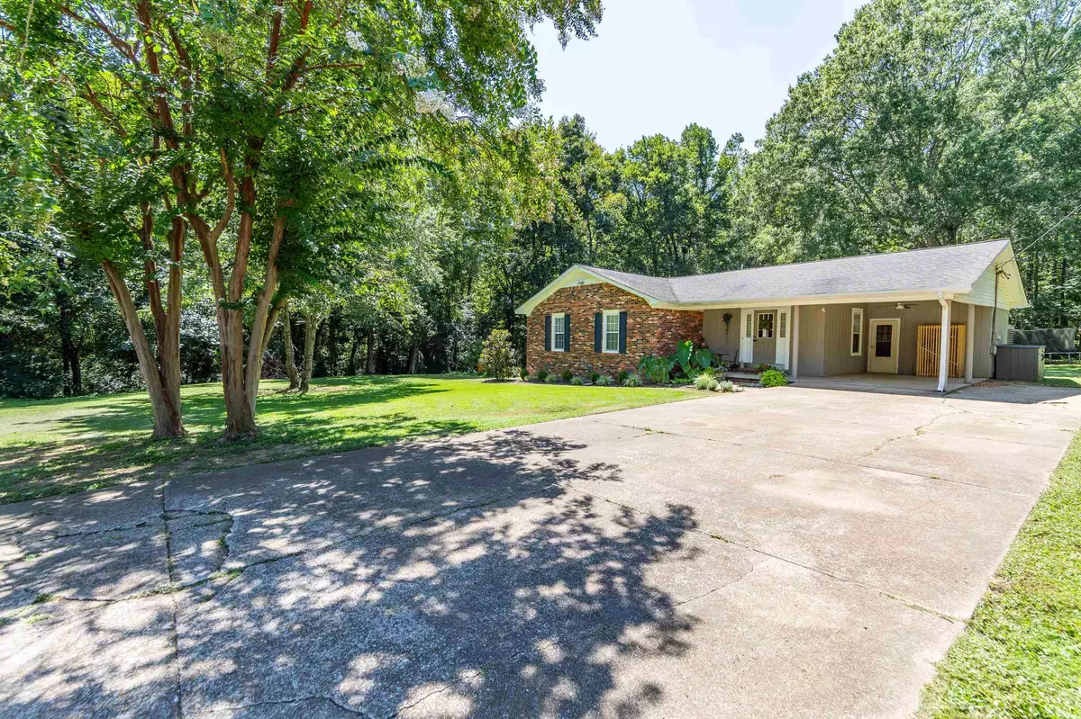 Savannah, TN 38372,208 RHONDA LN