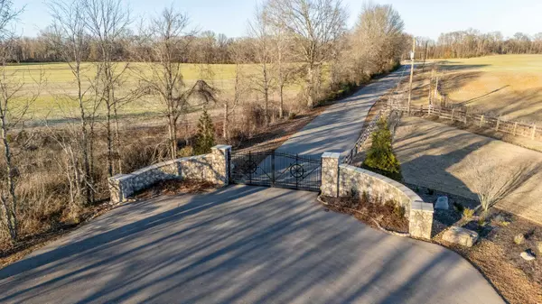 100 RIVER RUN DR, Savannah, TN 38372