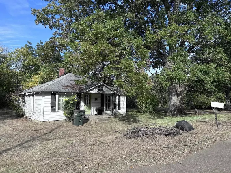 192 JARROT STREET ST, Holly Springs, MS 38635