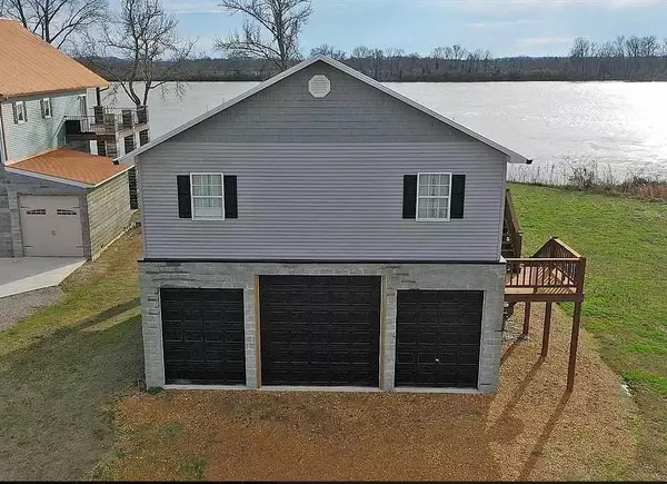 1940 CATFISH LN, Crump, TN 38327
