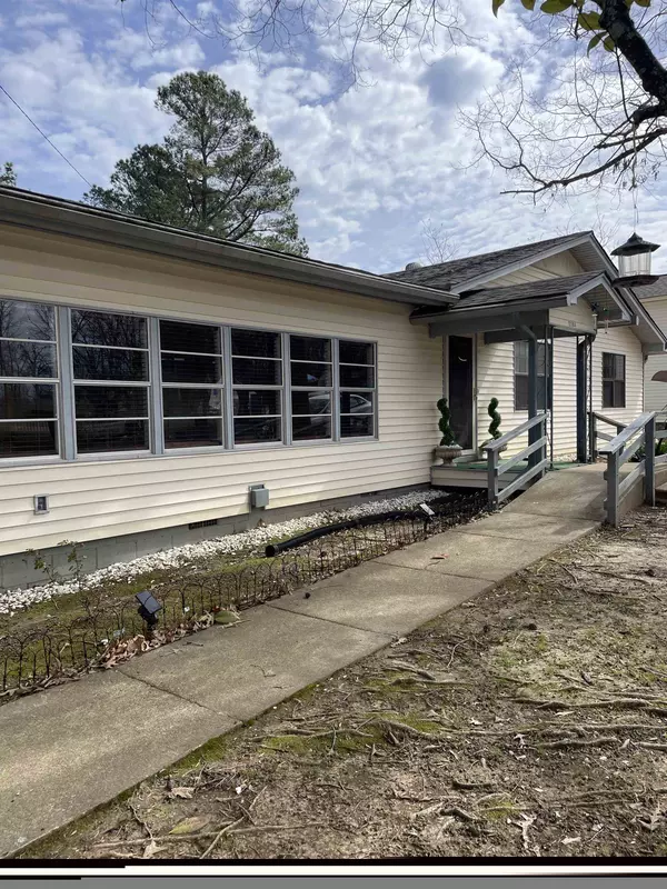 Batesville, MS 38606,2384 SARDIS LAKE DR