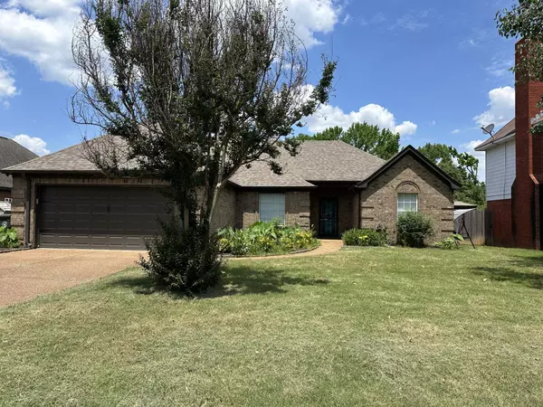 6470 STONE LAKE DR, Bartlett, TN 38135