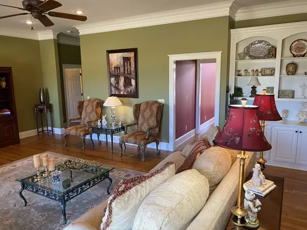 Bolivar, TN 38008,116 MEADOWBROOK RD