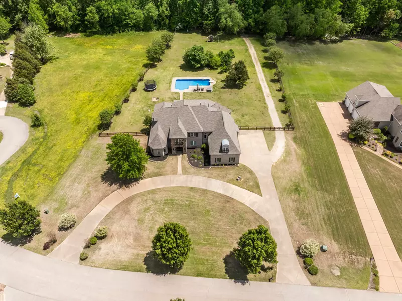 200 LAKE POINTE CV, Rossville, TN 38066