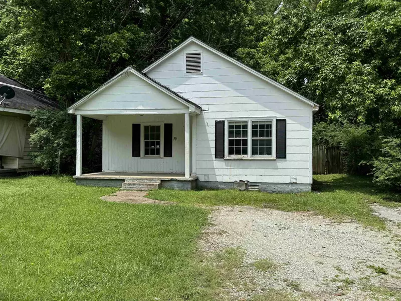 19 MONROE AVE, Jackson, TN 38301