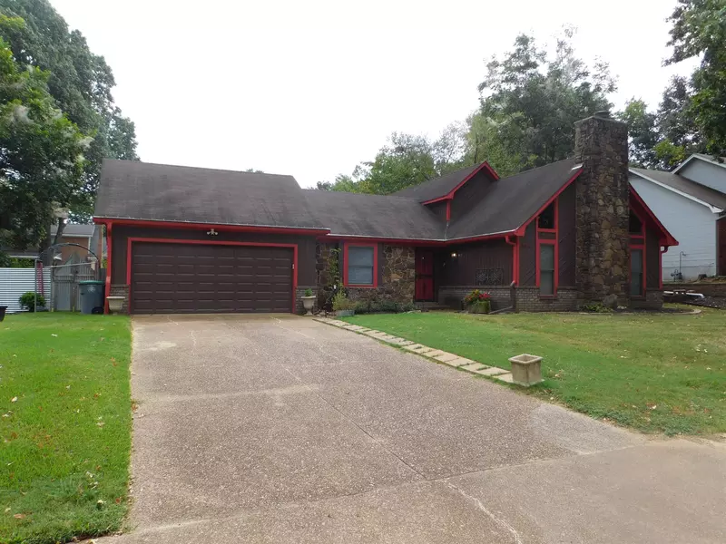 1004 GROUSE MEADOW DR, Memphis, TN 38018