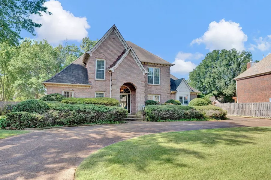 8825 THREE CHIMNEYS DR E, Germantown, TN 38138