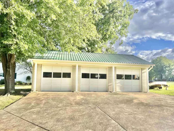 Middleton, TN 38052-3511,451 MAIN ST N