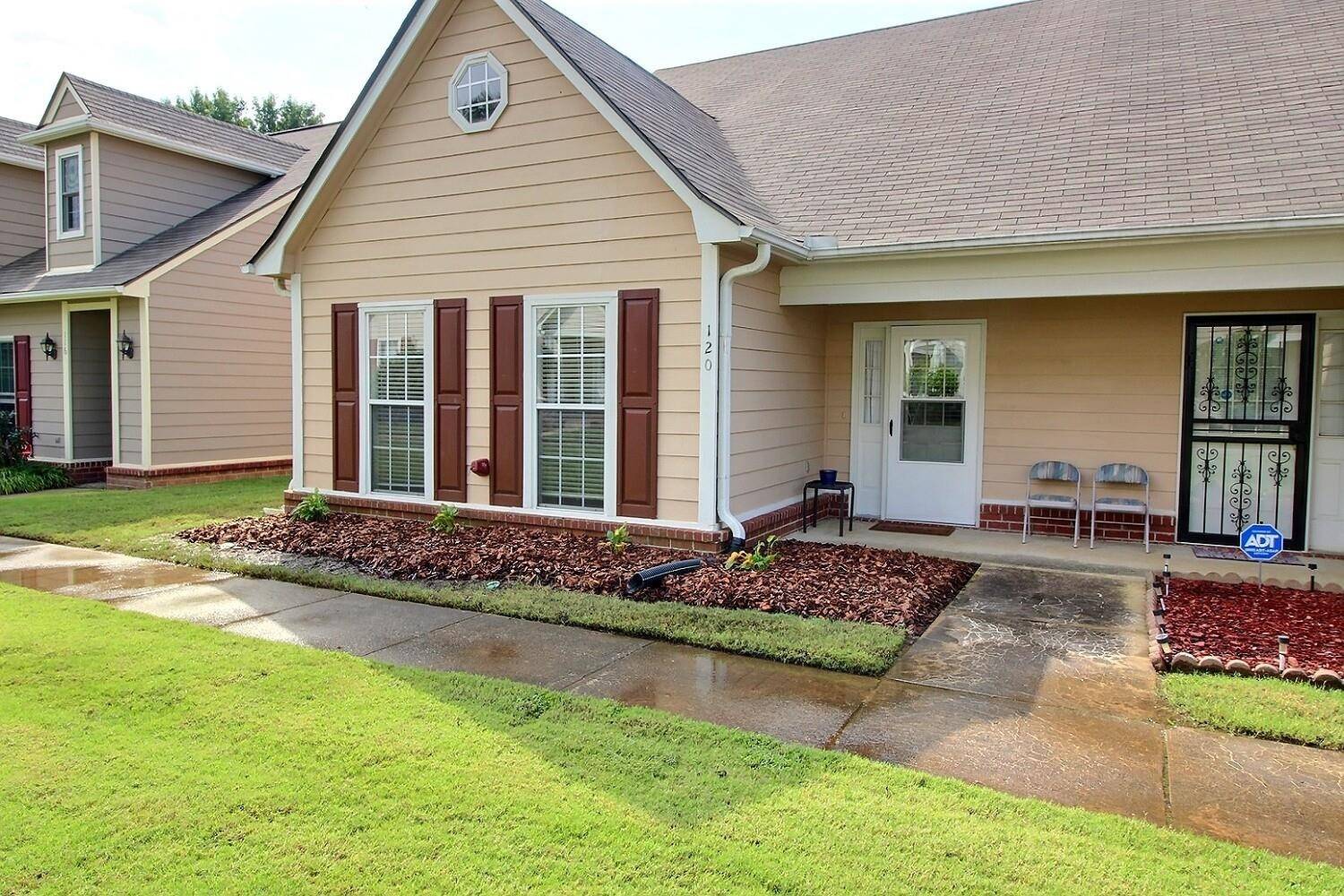 120 CENTER SPRINGS DR, Collierville, TN 38017