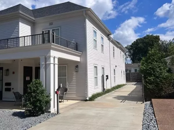 Memphis, TN 38104,78 N REMBERT ST