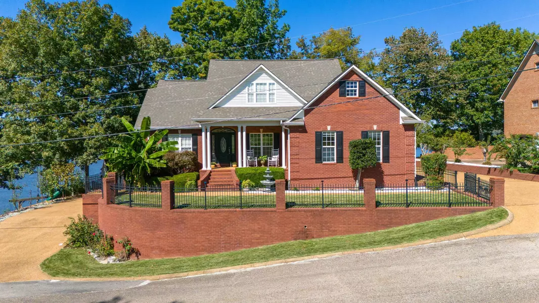 984 SKYLINE DR, Clifton, TN 38425-5040