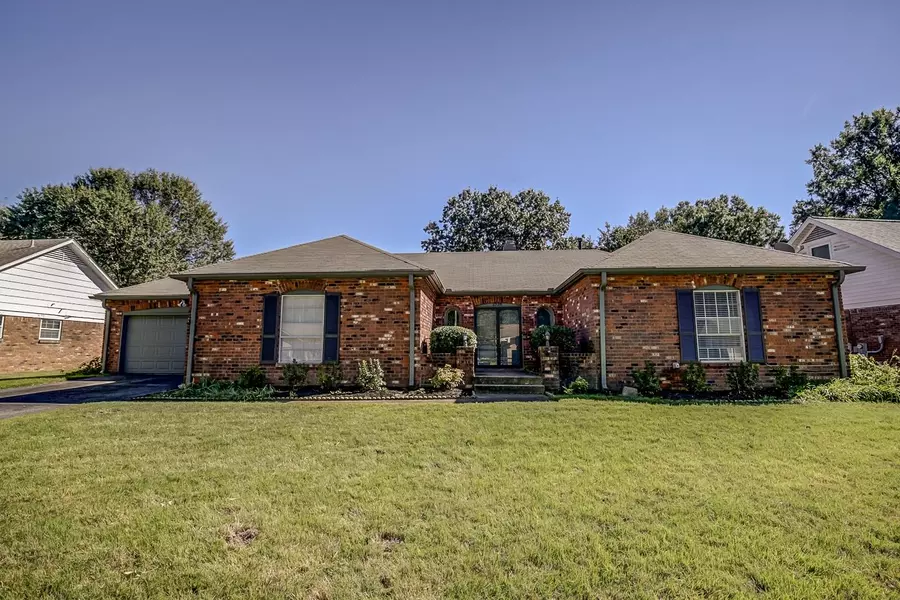 2536 N FLOWERING TREE CV, Bartlett, TN 38134