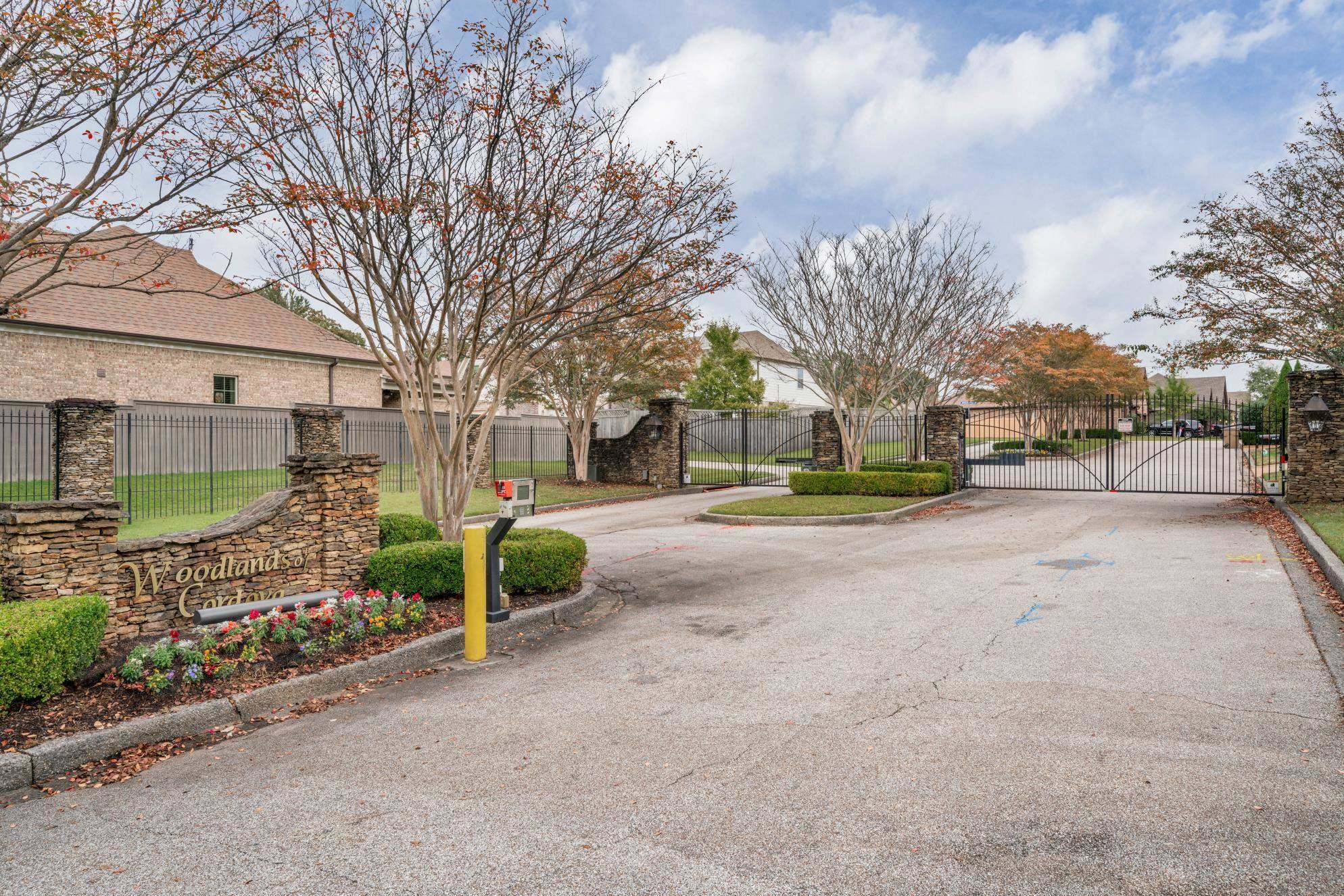 8512 WOODLAND ROSE CIR S, Memphis, TN 38016