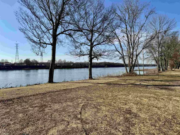 Savannah, TN 38372,1215 ARNOLD LN