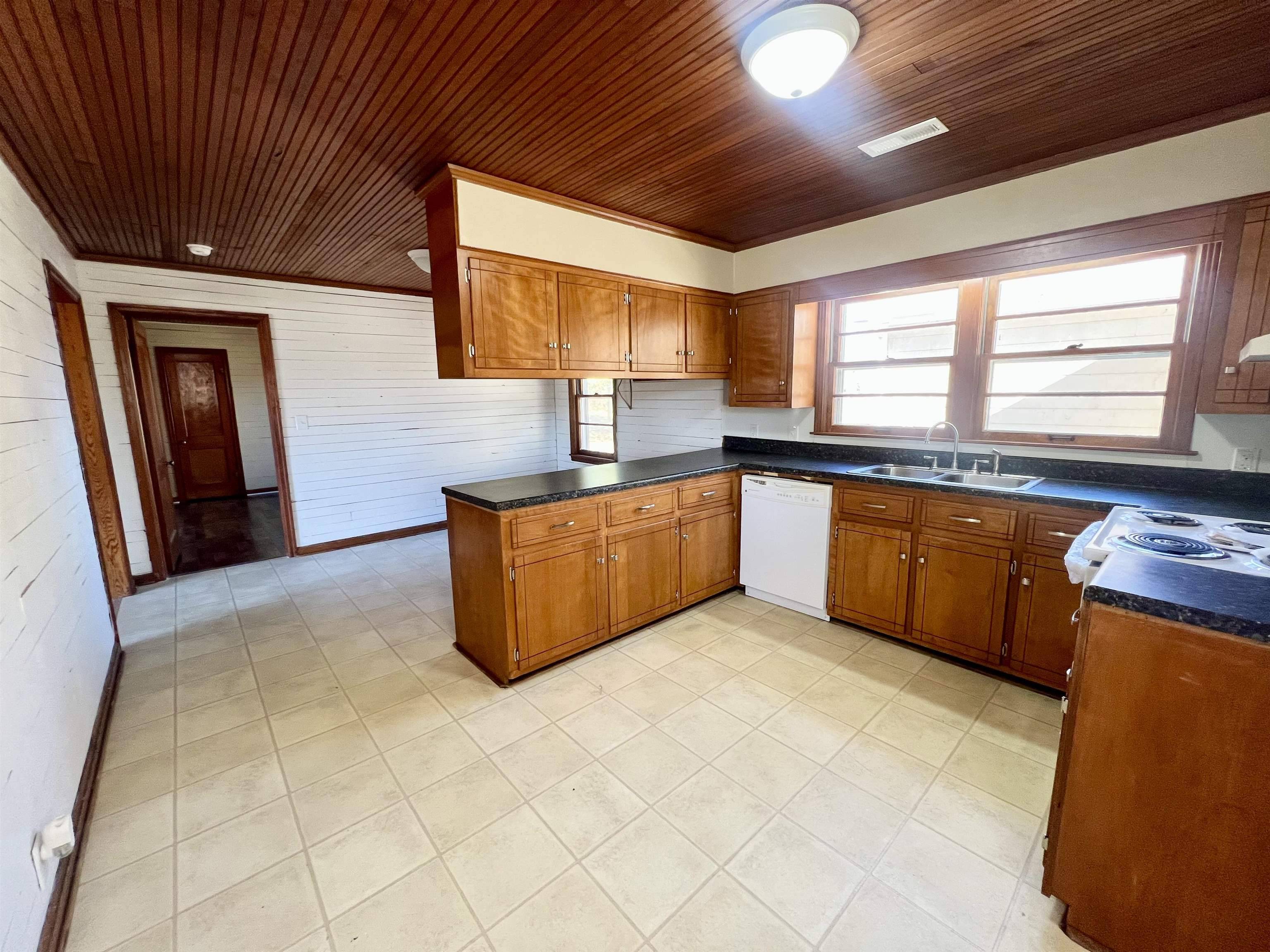 Adamsville, TN 38310-1829,312 N MAPLE ST
