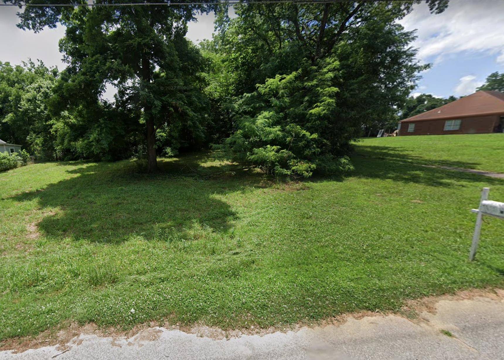 3 W ARMSTRONG RD, Memphis, TN 38109