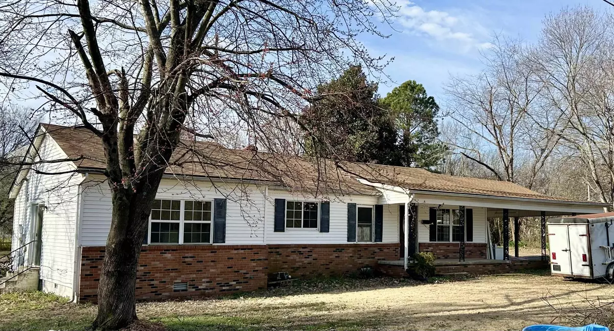 Halls, TN 38040,531 E TIGRETT ST