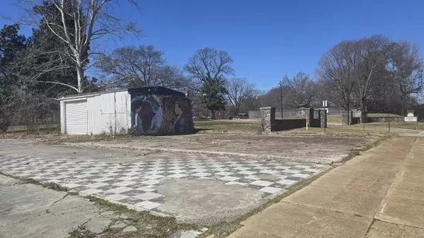 Memphis, TN 38114,1883 LAMAR AVE