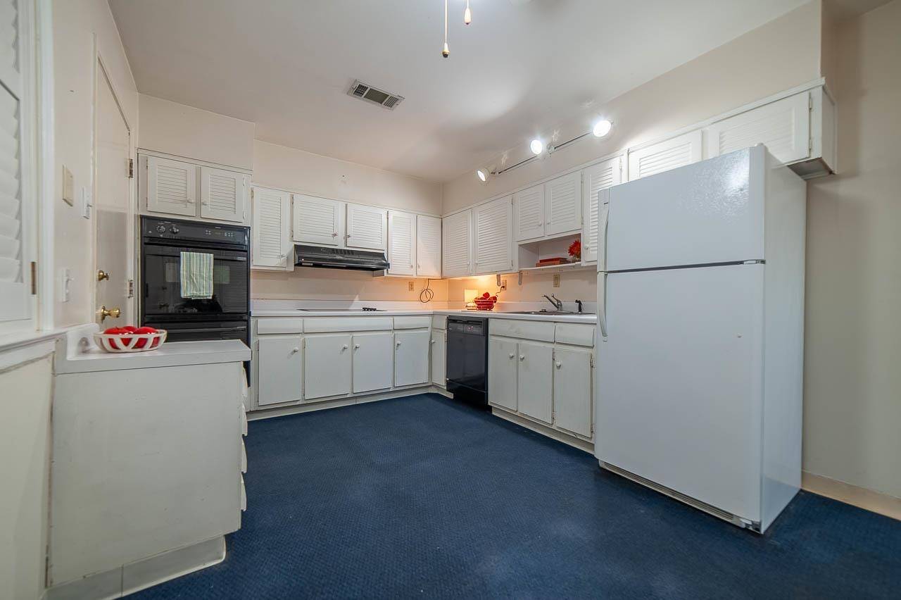 Memphis, TN 38117,4400 POPLAR AVE #37