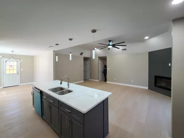 Memphis, TN 38109,15 W VAN HUESEN DR