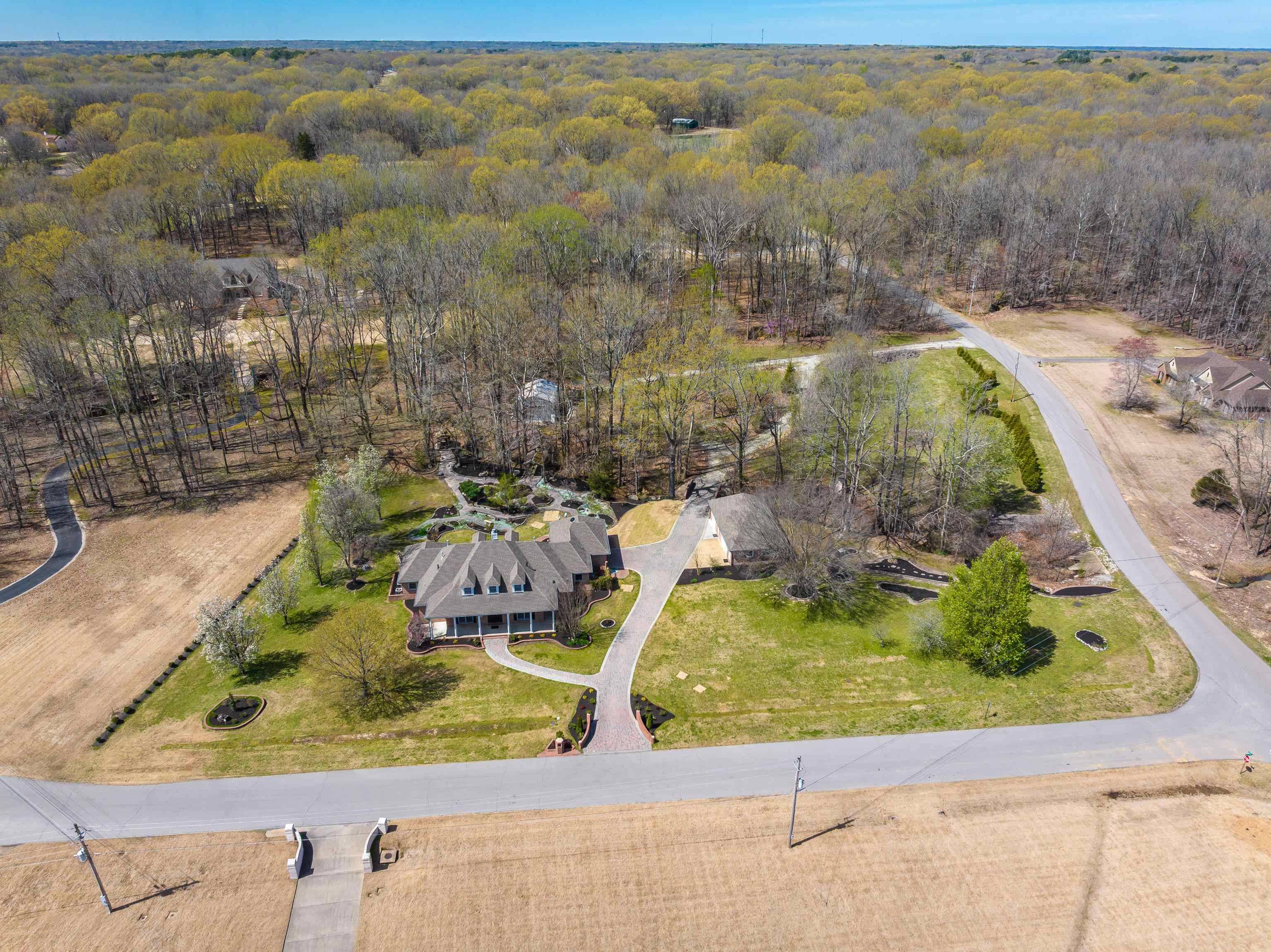 645 HICKORY LAKE DR, Eads, TN 38028