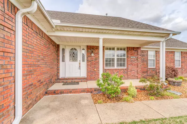 Atoka, TN 38004,184 HAWTHORN LN